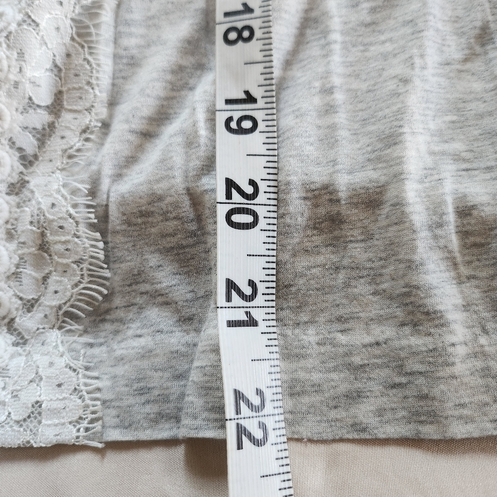 J. Crew Women's Long Sleeve Gray Tshirt w/Cream Lace Size XS D45 - Picture 5 of 6